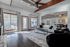 Télévision, cheminée