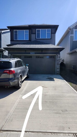 Exterior - Bright & Cozy 1 BR Suite Near WEM (Edmonton)