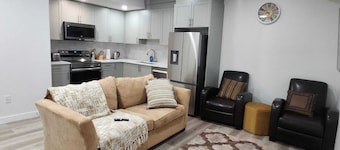 Bright & Cozy 1 BR Suite Near WEM