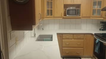 冰箱、微波炉、烤箱、炉灶