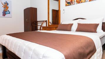 Iron/ironing board, WiFi, bed sheets