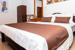 Iron/ironing board, WiFi, bed sheets - Villa Tuskaara (Tangalle)