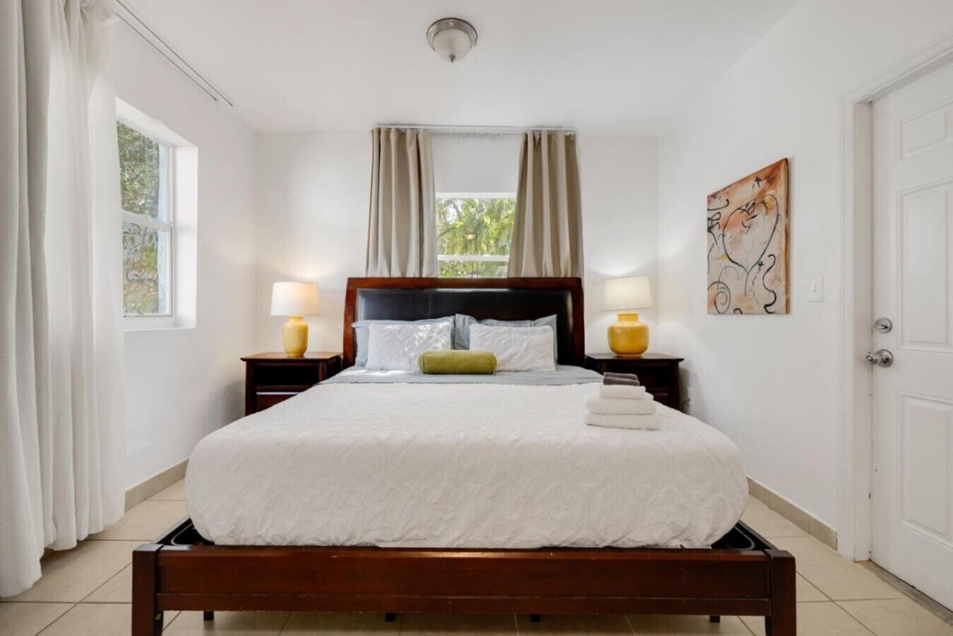 4 bedrooms, desk, iron/ironing board, travel cot