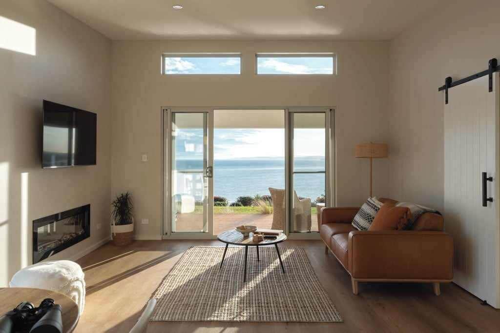 Smart TV, fireplace, books, stereo