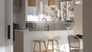 Fridge, microwave, dishwasher, coffee/tea maker