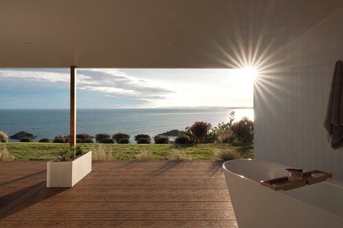 Couples Luxury Retreat with Ocean Views and Outdoor Bath