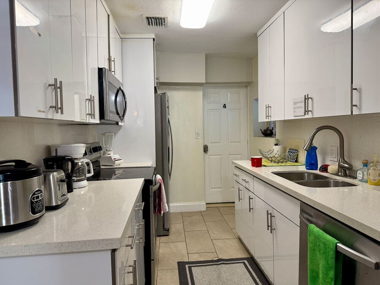 雪櫃、微波爐、焗爐、爐具