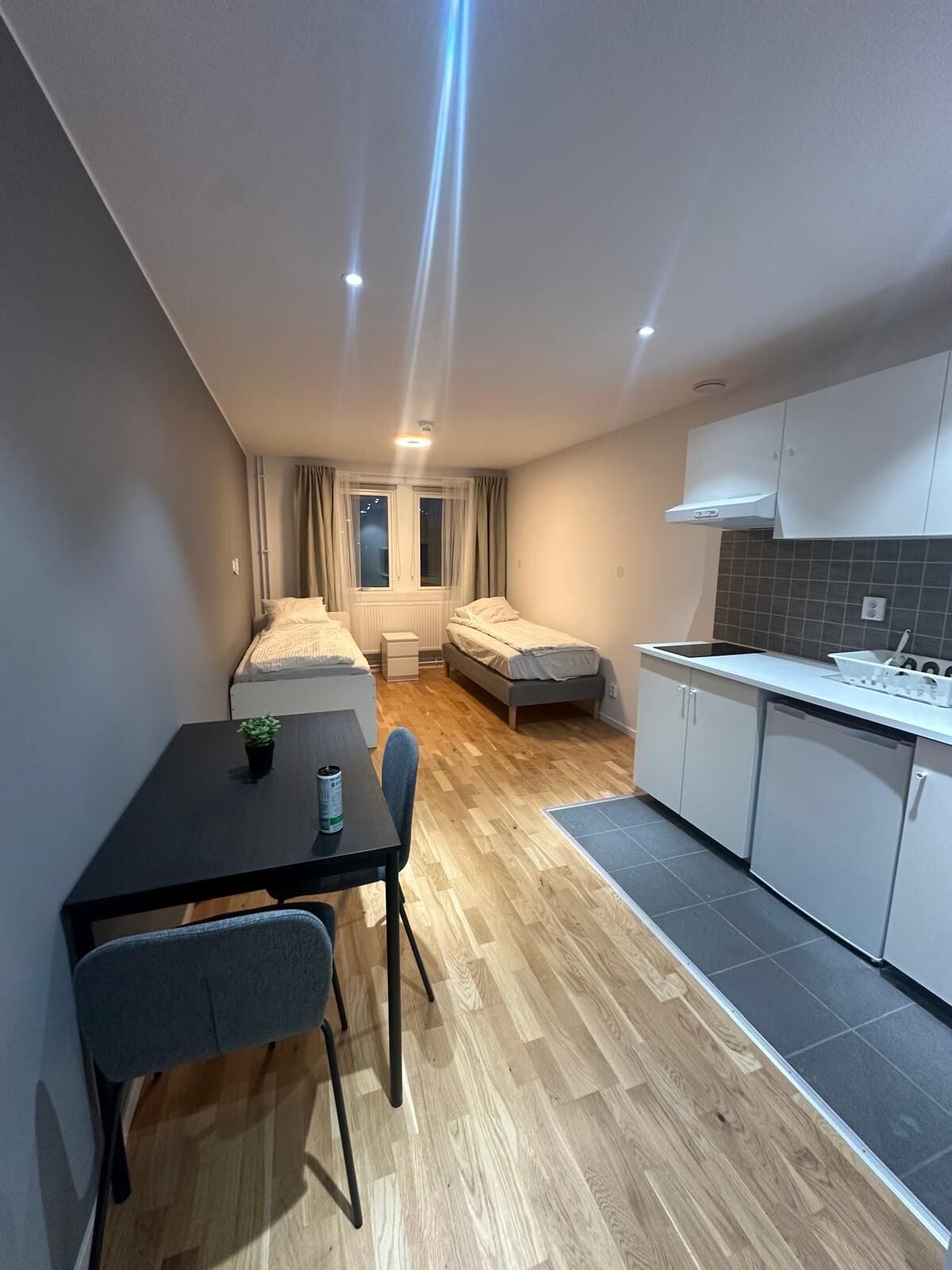 Habitación estándar con 1 cama matrimonial o 2 individuales | Tabla de planchar con plancha y wifi gratis 