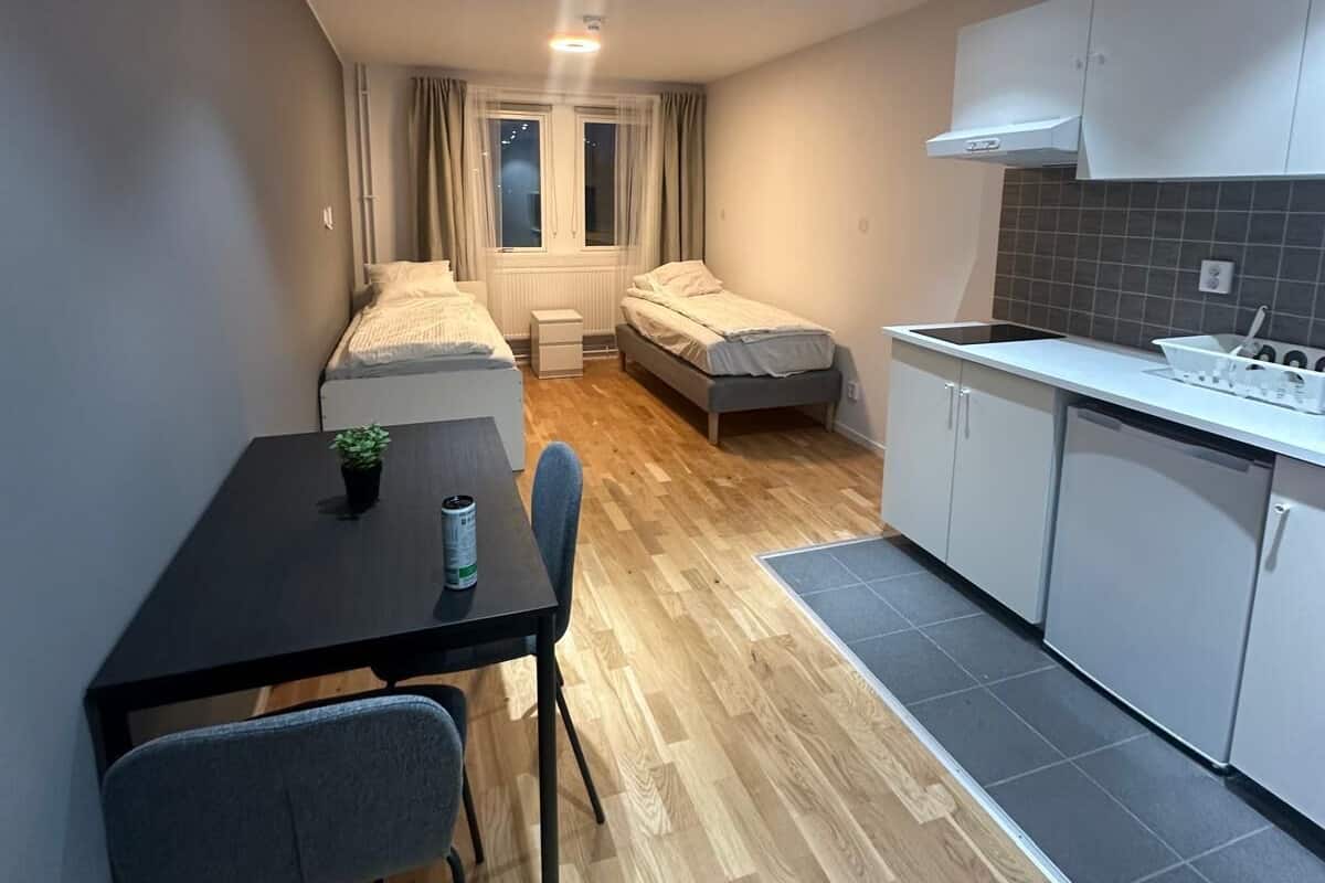 Kahden hengen standard-huone (yksi tai kaksi sänkyä) | Silitysrauta/-lauta, ilmainen Wi-Fi