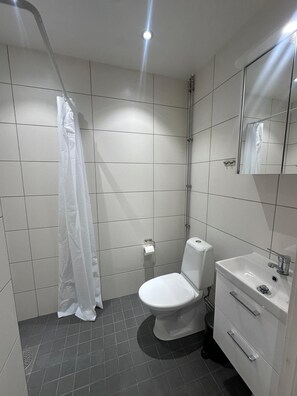 ห้องสแตนดาร์ดดับเบิล | ห้องน้ำ | ฝักบัว, ไดร์เป่าผม, ผ้าเช็ดตัว, สบู่