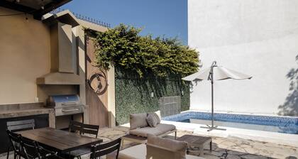 Residence with swimming pool and large patio for families