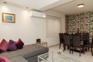 Interior - Residence with swimming pool and large patio for families (Monterrey)