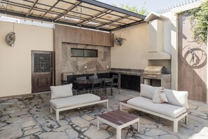 Outdoor dining - Residence with swimming pool and large patio for families (Monterrey)