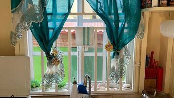 Refrigerador, cafetera/tetera, tetera/pava eléctrica