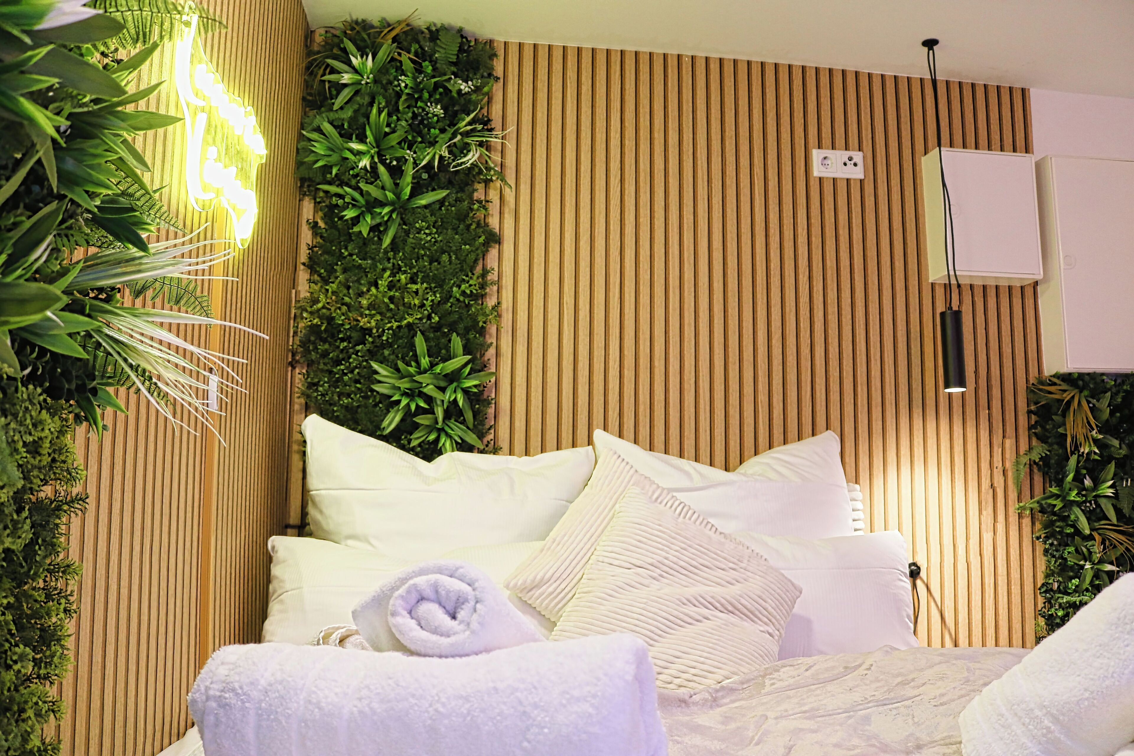 1 Schlafzimmer, Zimmersafe, Schreibtisch, Bügeleisen/Bügelbrett