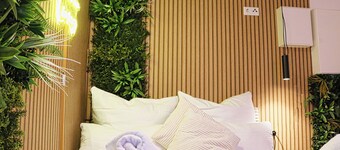 Lunaria Living - Studio - Ambilight TV - Retro console -Parking lot & VW gate 17