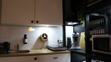 Refrigerador, microondas, horno, placa de cocina