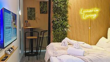 Bügeleisen/Bügelbrett, WLAN, Bettwäsche