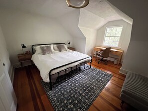 4 bedrooms, iron/ironing board, WiFi, bed sheets - Charming cottage near the Wilcox & Historic Downtown. (Aiken)