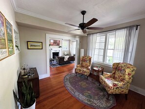 Living area - Charming cottage near the Wilcox & Historic Downtown. (Aiken)