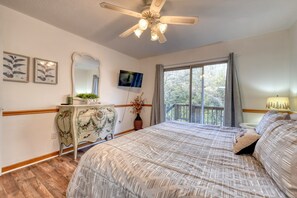 4 bedrooms, free WiFi, bed sheets - Steps to Shooting Creek (Hayesville)