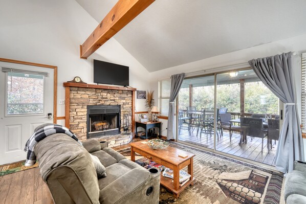 Smart TV, fireplace, foosball - Steps to Shooting Creek-Free Terrace Level-2BR & Game Room when rent Main Level (Hayesville)