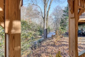 Property grounds - Steps to Shooting Creek-Free Terrace Level-2BR & Game Room when rent Main Level (Hayesville)