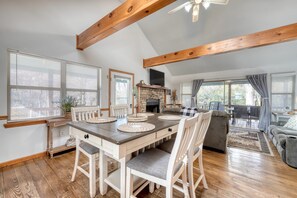 Dining - Steps to Shooting Creek (Hayesville)
