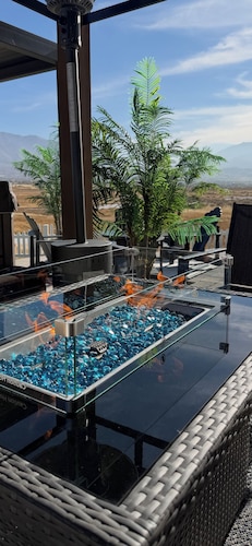 Magical Retreat: Private Swim Spa-Hot Tub• Fire Pits•Romantic Escape• Family Fun