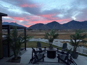 Terrace/patio - Magical Mountain View retreat (Salem)