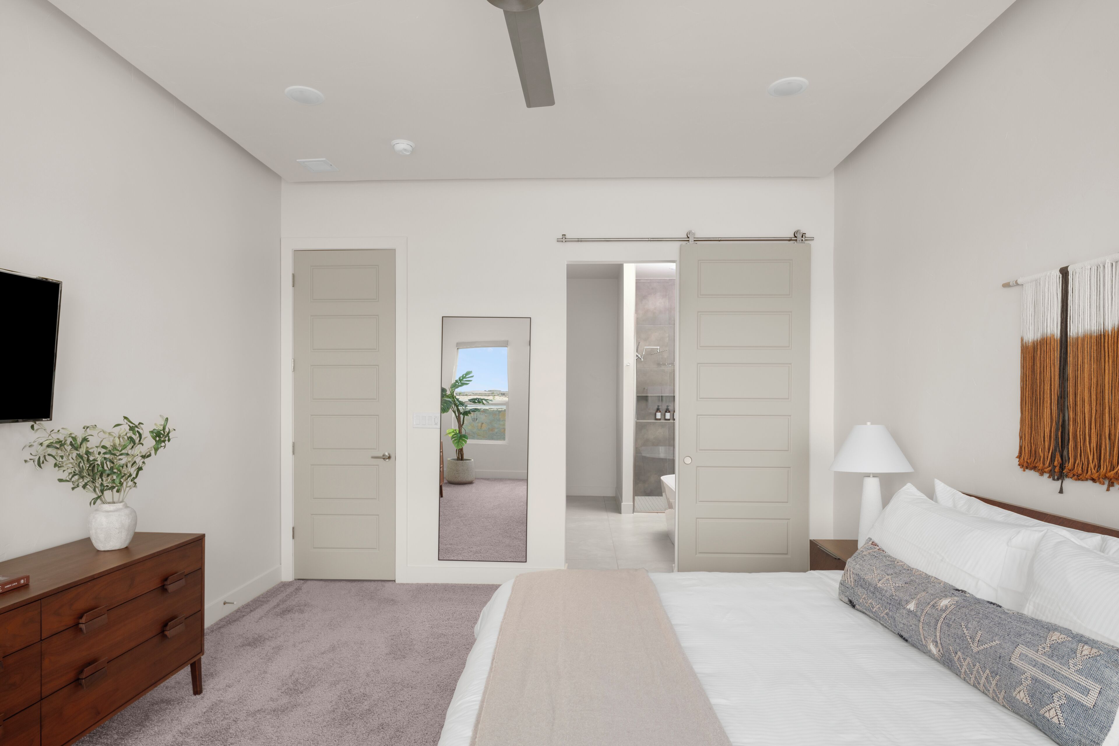 4 bedrooms, iron/ironing board, free WiFi