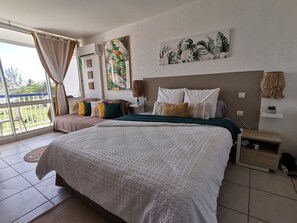 1 bedroom, iron/ironing board, Internet, bed sheets - Studio Paradis Le Gosier - Sea view, close to beaches & restaurants (Le Gosier)