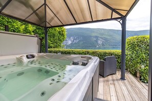 Outdoor spa tub - AUX LOGIS DU LAC - NOVALAISE (NOVALAISE)