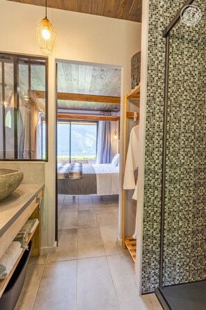 1 bedroom, iron/ironing board, free WiFi, bed sheets - AUX LOGIS DU LAC - NOVALAISE (NOVALAISE)