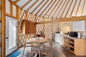 Private kitchen - Shenandoah Valley Yurt (Stanley)