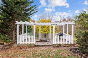 Property grounds - Shenandoah Valley Yurt (Stanley)