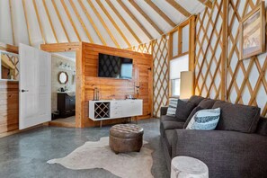 Living area - Shenandoah Valley Yurt (Stanley)