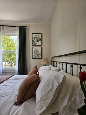 2 habitaciones, tabla de planchar con plancha, wifi y ropa de cama