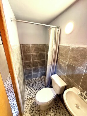 Bathroom - RMS Hostal - Roma Norte (Mexico City)