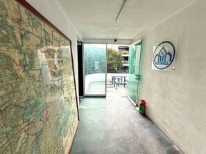 المنشأة من الداخل