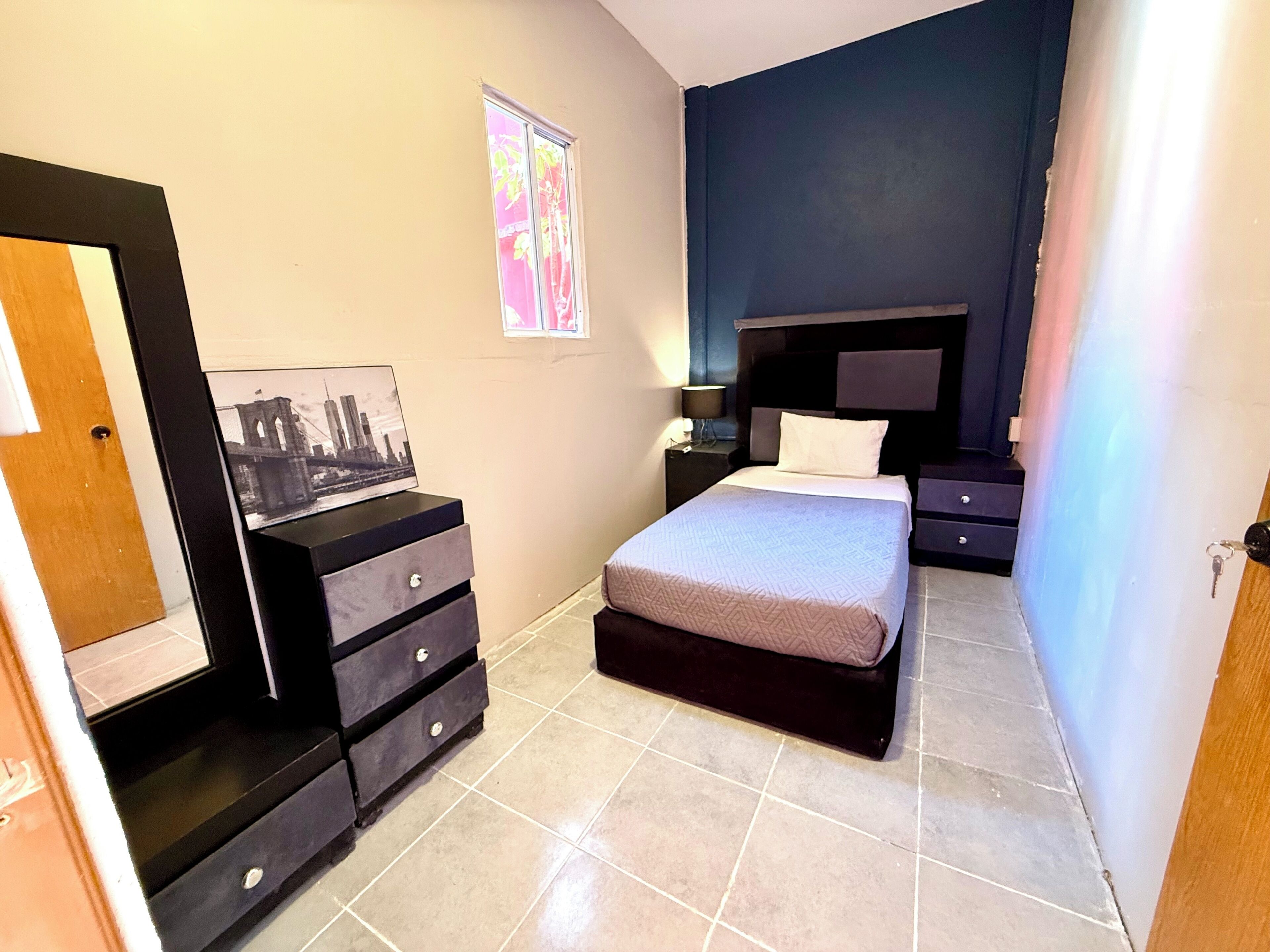 Habitación individual, baño compartido | Wifi gratis 