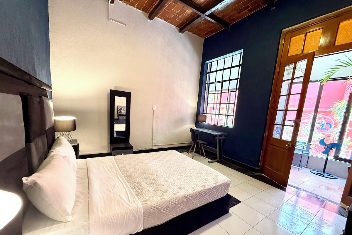 Double Room, Shared Bathroom | WiFi (free)