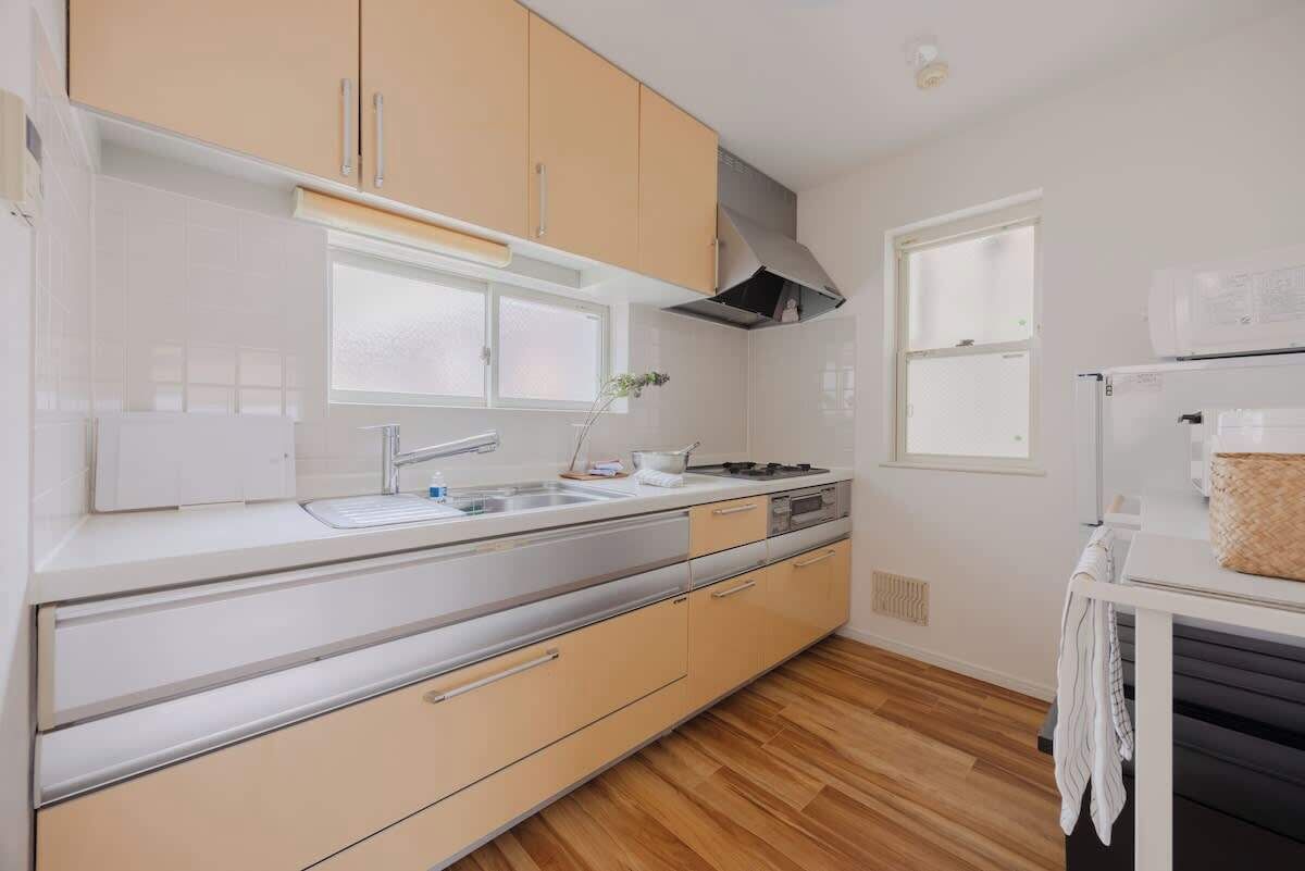 Fridge, microwave, stovetop, cookware/dishes/utensils