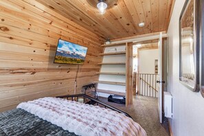 2 slaapkamers, een bureau, een strijkplank/strijkijzer, gratis wifi