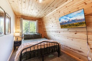 2 slaapkamers, een bureau, een strijkplank/strijkijzer, gratis wifi