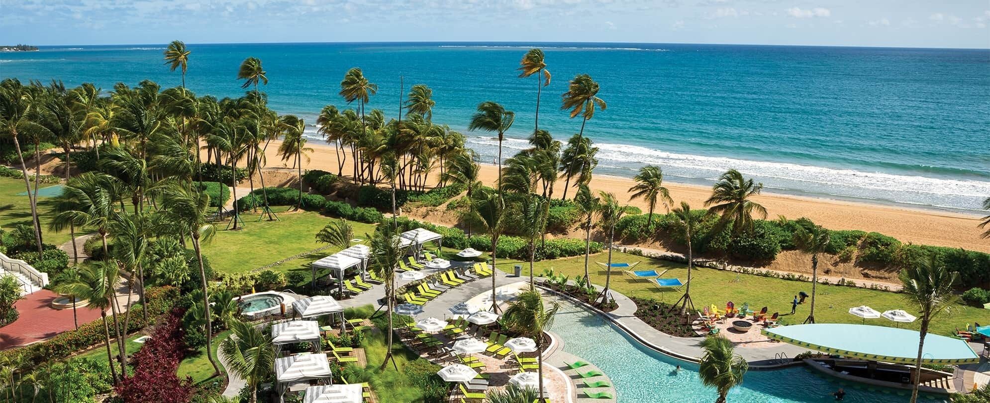 Plage, chaises longues, serviettes de plage