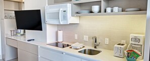 Fridge, microwave, stovetop, dishwasher - Ocean & Mountain Views and Exclusive Beach Access in a Tropical Studio Suite (Rio Grande)