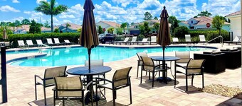 Sunny Florida Retreat – 4BR + Office, gym, gated community  Near Venice Beach!