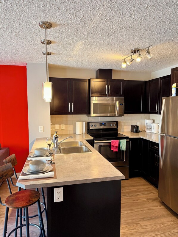 Fridge, microwave, oven, stovetop