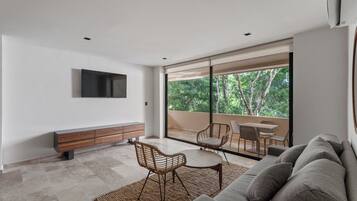 Design Apartment, 2 Bedrooms, Private Pool, Tower | Living area